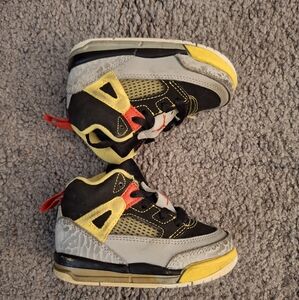 Jordan Kids Spizike Black and Yellow Sneakers 5C Toddlers